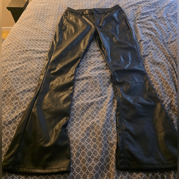 Women's Size L Forever 21 Black Leather Look Pants - Picture 2 of 9